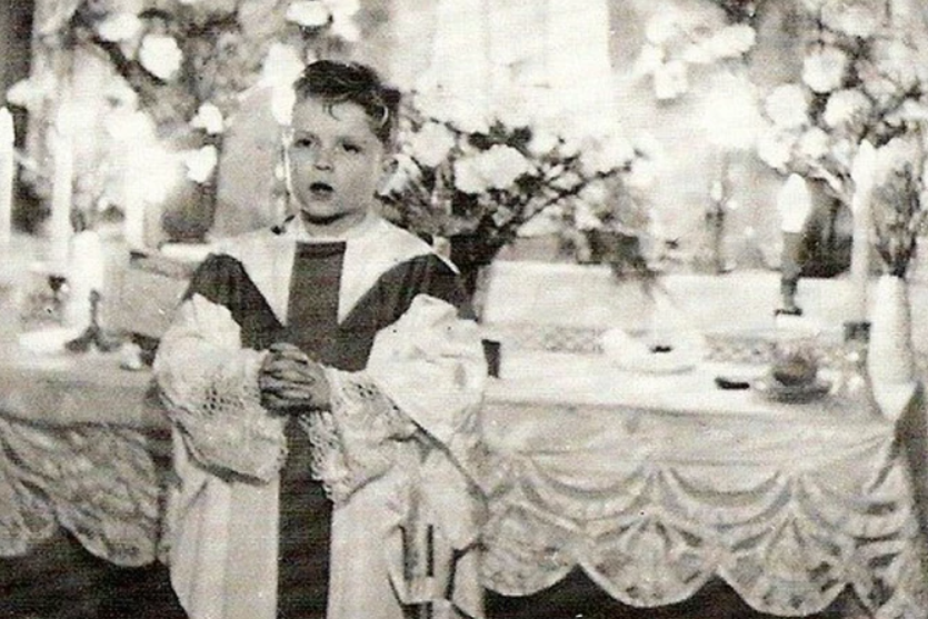 Gilles Bouhours, el niño que "ayudó" al Papa Pío XII a proclamar el dogma de la Asunción de la Virgen María. | Crédito: Dominio público.