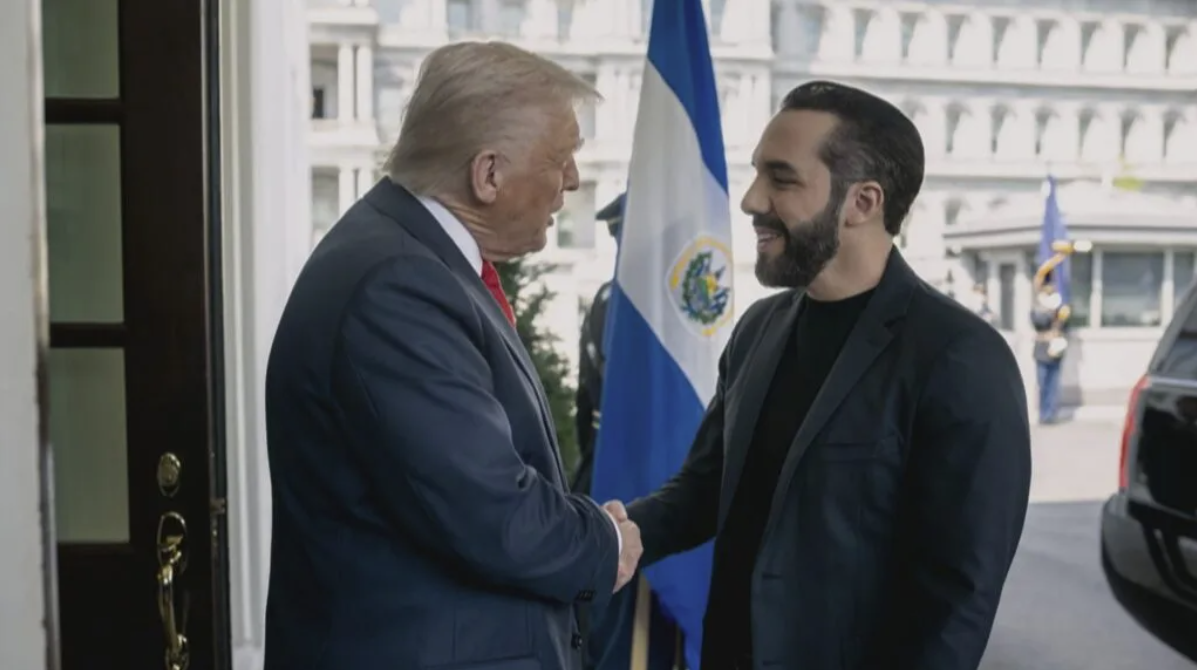 Trump afirma que EE.UU. envía más criminales al CECOT, y atribuye a ello la baja delictiva en su país