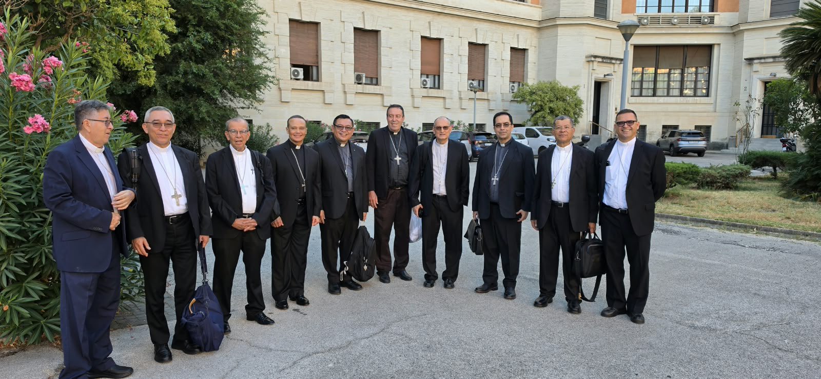 Obispos salvadoreños presentan informe al Papa León XIV sobre situación de las diócesis del país