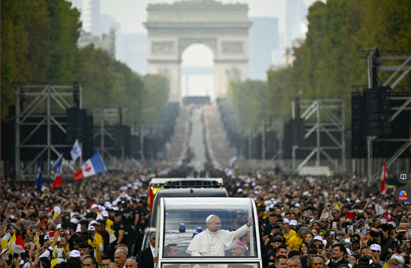 El papa León XIV encabeza una multitudinaria misa en los Campos Elíseos en su segundo día de visita a Francia