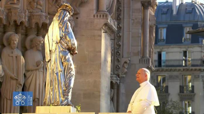 Las lágrimas del Papa ante la Virgen de Notre-Dame