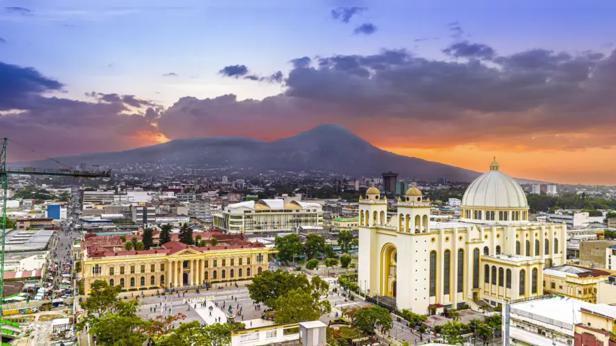 El Salvador es uno de los 10 países más caros para vivir en América Latina