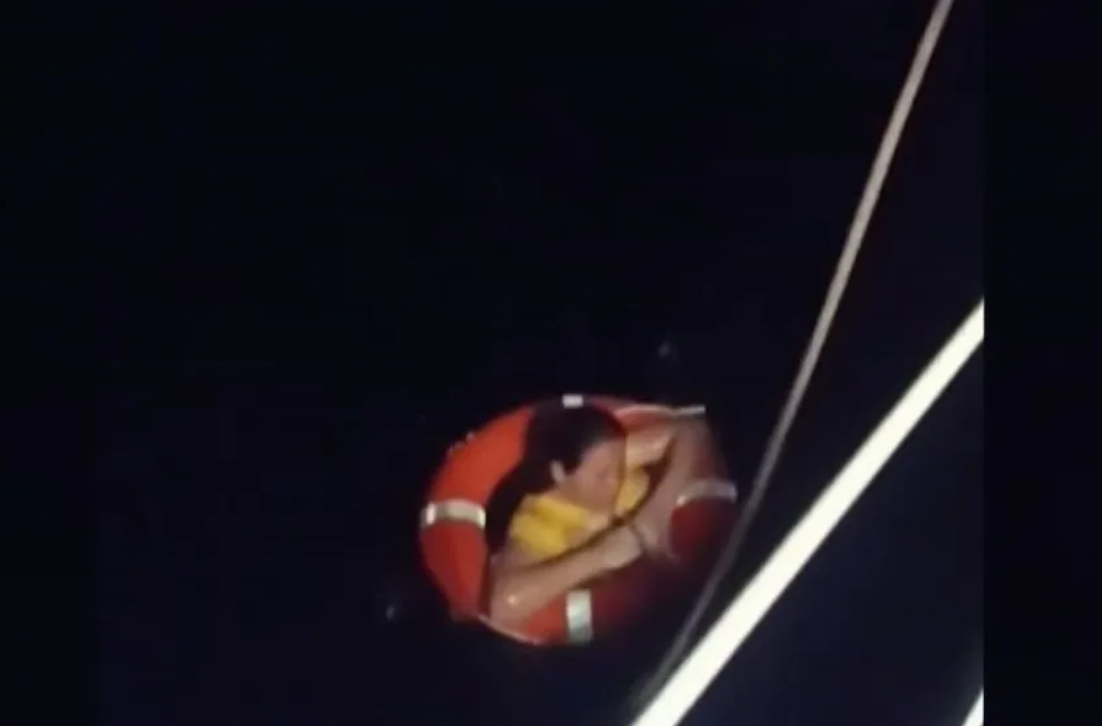 mujer náufraga